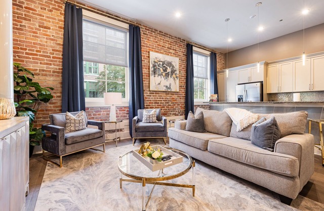 ✨GLAM MEETS DOWNTOWN HISTORIC CHARMER✨Spacious Corner Condo with Sleeper Sofa | The Stella