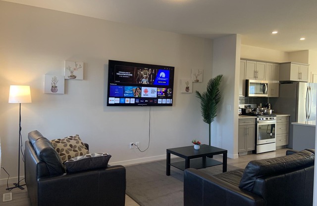 Glamorous 3 BR Villa with Double Garage