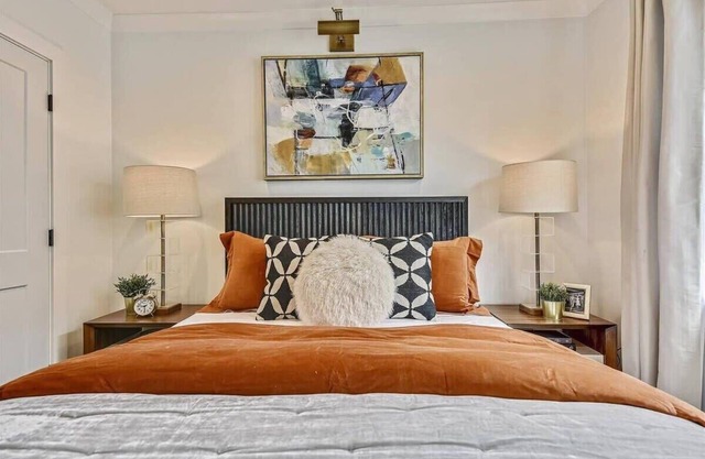 Glamorous Treetop Escape | near T