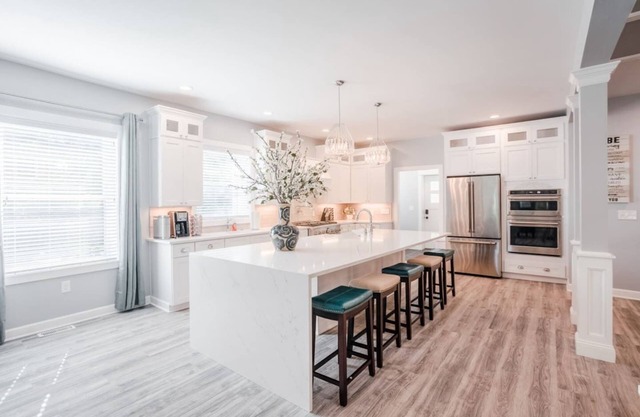 Glamorous, Upscale 5B Hyde Park Home w/Patio