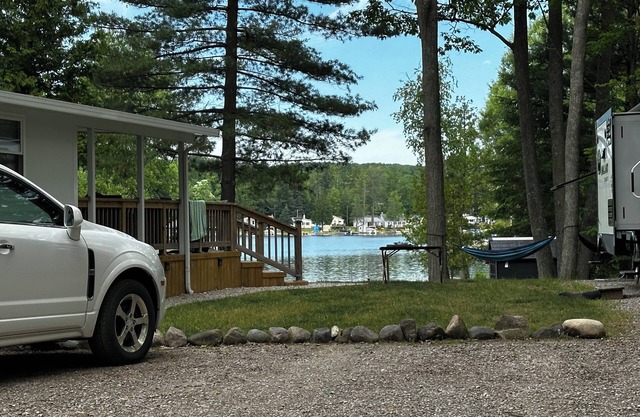 Glamp & Get Amped Lake views, bubbly hot tub, paddle boat joy, & unlimited fun!