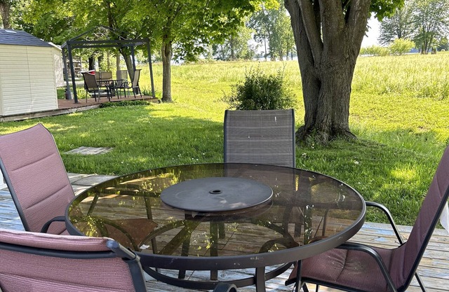 Glamp with us.Beautiful camp with sandy beaches and a pool in a quiet campground
