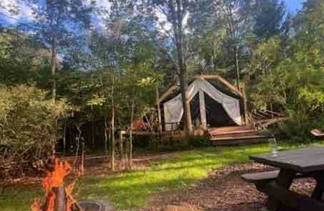 Glamping at CrowNestFarm! Private tent/Communal Bathroom. Dog Welcome