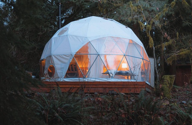 Glamping Dome w/ Hot-tub & Kitchen, 10 min drive North Cascades National Park!