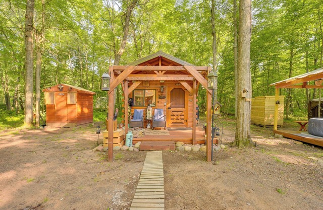 Glamping Getaway w/Porch in Wisconsin Northwoods