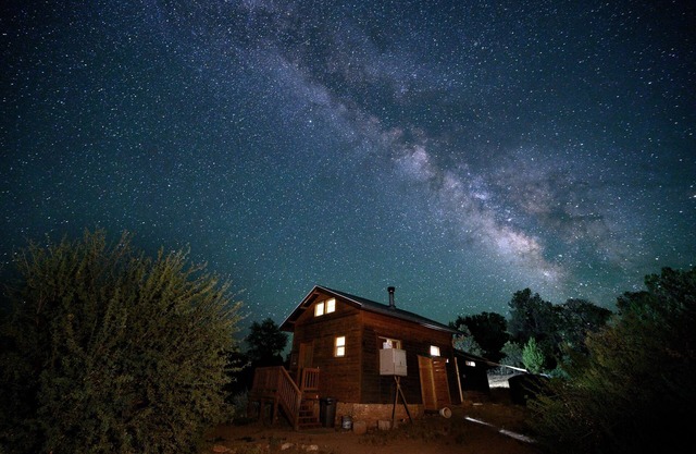 Glamping, Off-Grid-Abenteuer in unserer friedlichen Hütte auf 10 Hektar für Sie