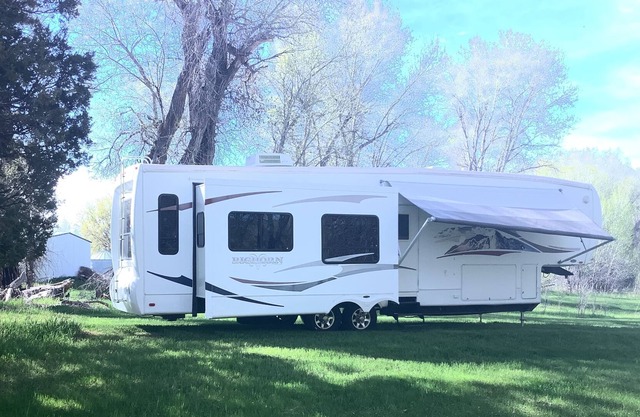 Glamping on the Paintrock