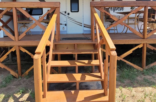 Glamping RV, private, family & pet friendly, hiking, fishing, horses-W