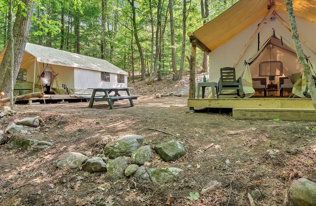 Glamping Tent/ electricity/ on stream