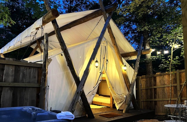 Glamping Tent w/Hot Tub/HotWater/AC/Lake/Fishing