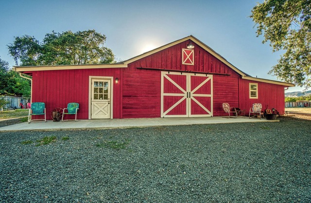 Glamping Tent with gorgeous mountain views&Animals