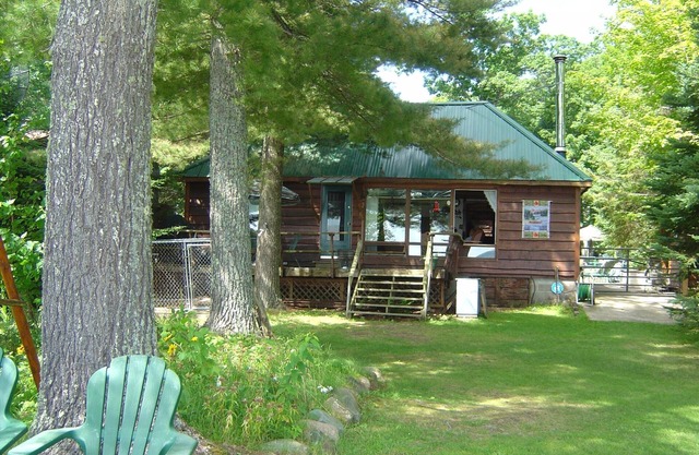 Glaser's Lake Cottage- Private Home on Lac Vieux Desert