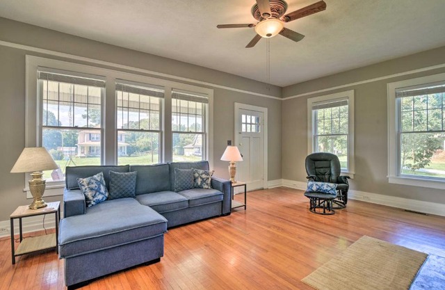 Glasgow Home with Porch Close to Lake and Caves!