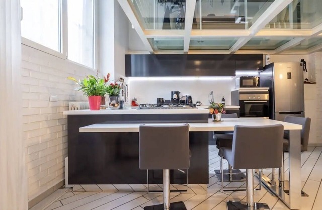 Glass three-room loft apartment with WiFi & Netflix