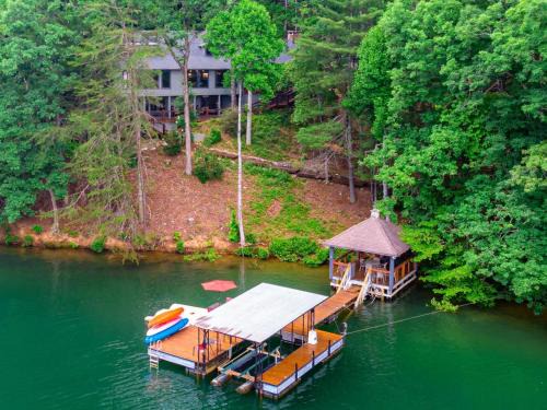 Gleesome Inn - Lakefront home with private dock - Private Dock, Game Room, Stunning Lake Views - Lake Blue Ridge Georgia Cabin
