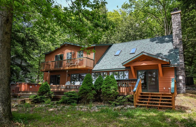 Ein einladendes Chalet mit 3 Schlafzimmern an einer ruhigen Seebucht!