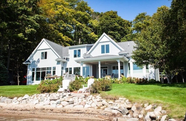Glen Den - Spectacular Views of Sleeping Bear Dunes, Luxury Lakefront Home