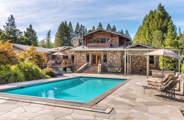 Glen Ellen Stone Retreat. 5 bd 4. 5 Bäder w / Pool und Whirlpool