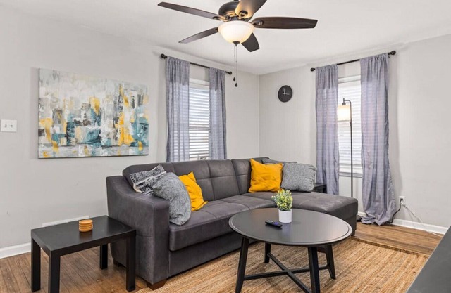 GLEN LIVING - a family 3 BD in Central Peoria