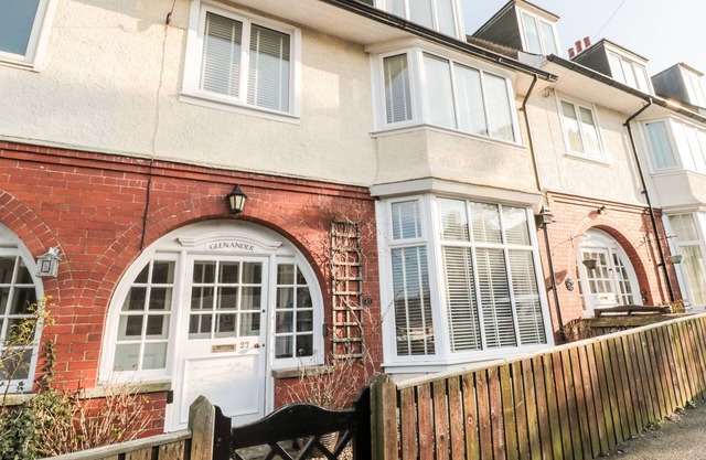 GLENANDER, pet friendly, country holiday cottage in Bamburgh