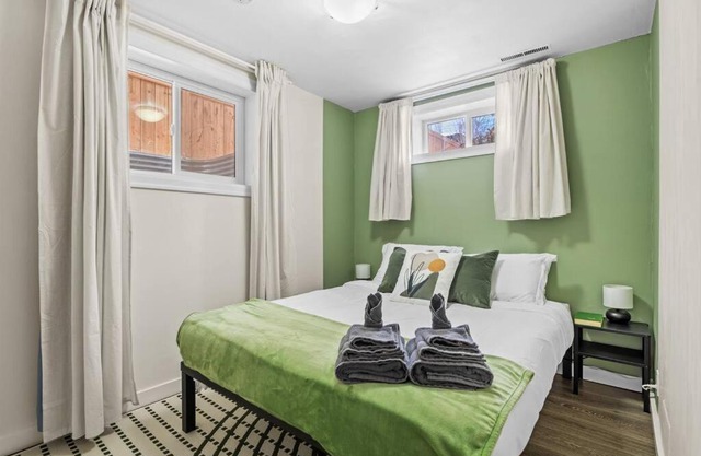 Glenbrook Home Close to MRU 2KingBeds FreeParking