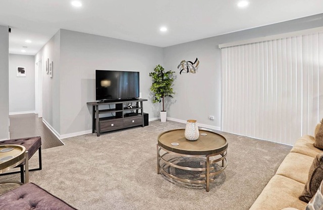 Glendale Heights Rental- Windsor Ln
