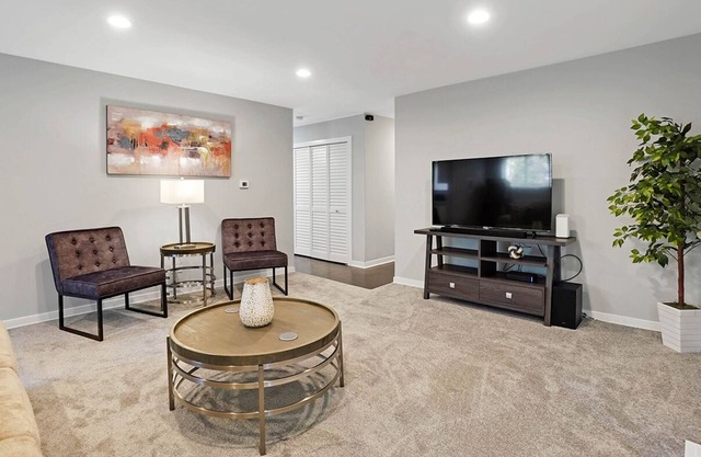 Glendale Heights Rental - Windsor Ln