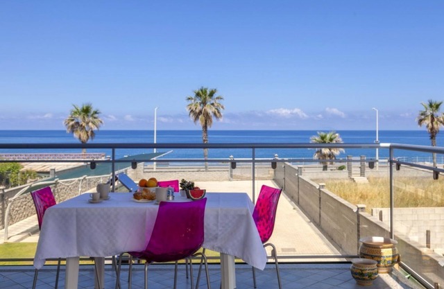Glicine - 2-bedroom apartment with large panoramic sea view terrace and pool in the garden