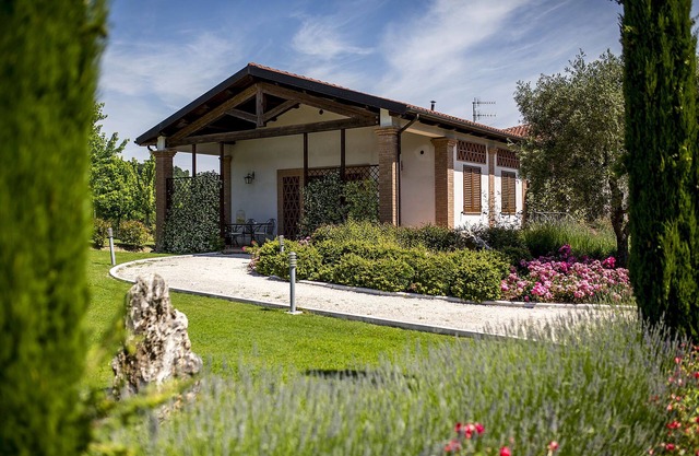 Glicine Apartment in Bauernhaus mit Garten und Pool