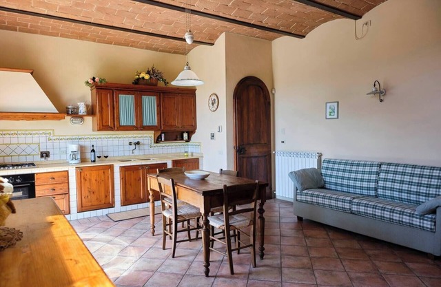 Glicini 1, holiday home with pool 30' from Florence