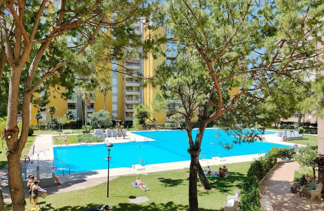 Global Properties: Apartment with pool in Residencial Brezo