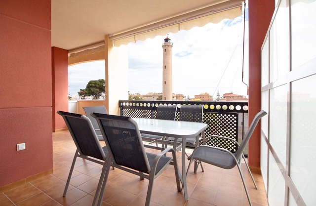 Global Properties: Apartment with terrace and pool on Canet beach