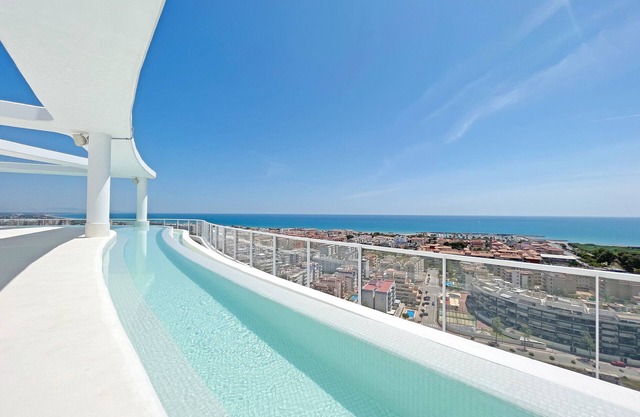 Global Properties: Apartment with terrace and views of the Mediterranean coast