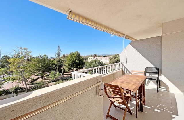 Global Properties: 3 bedroom flat with terrace in Canet Beach