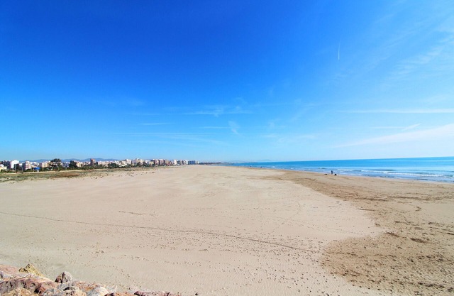 Global Properties: Downtown apartment in Puerto de Sagunto