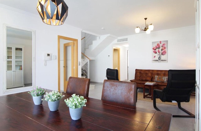 Global Properties, Bonito adosado con jardin en la playa de Almarda