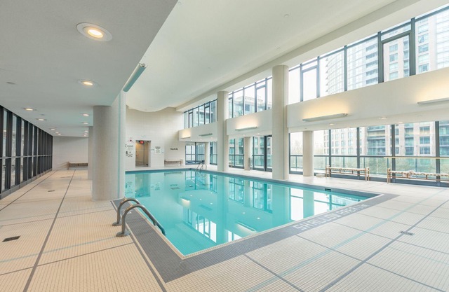 GLOBALSTAY. Bright 1Br+Den Unit in Downtown