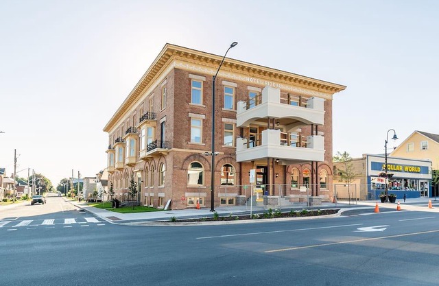Simply Comfort. Heritage Rideau 1Br Apartment. Free Parking