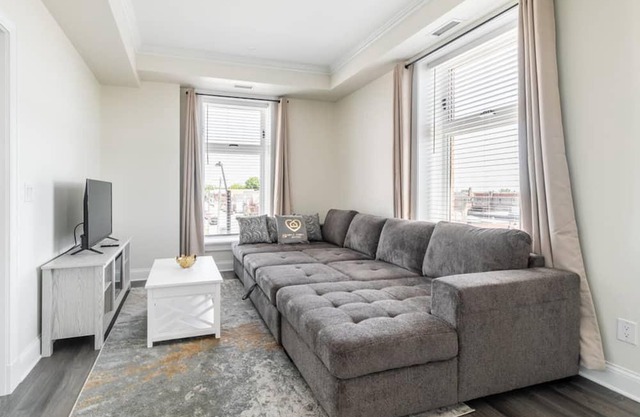 Simply Comfort. Rideau 2Br Signature Apartment Free Parking