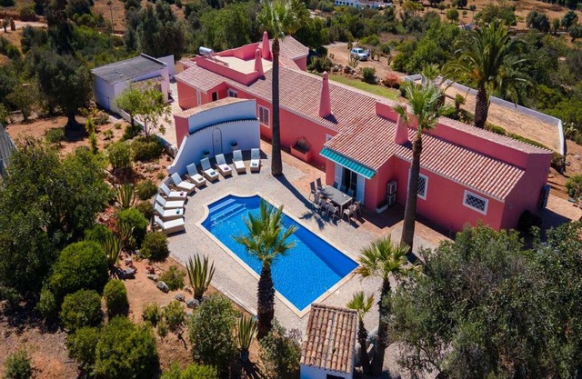 Glorious Carvoeiro Villa | 4 Bedrooms | Quinta Pedro 8 | Tennis Court | Pool Table | Ping Pong