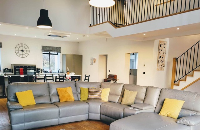 Glorious Cotswold Coach House, for Families, Get-togethers