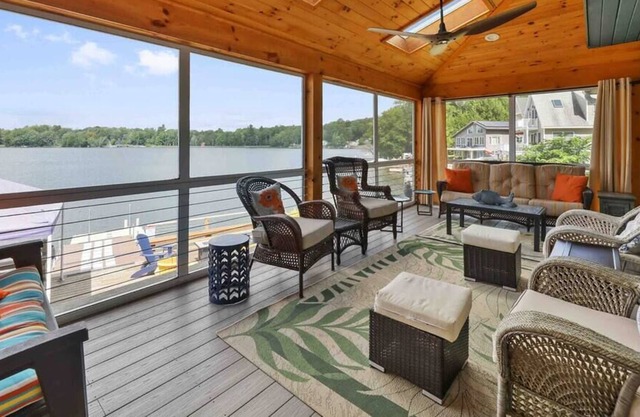 Glorious Lakefront Retreat by Evergreen Home