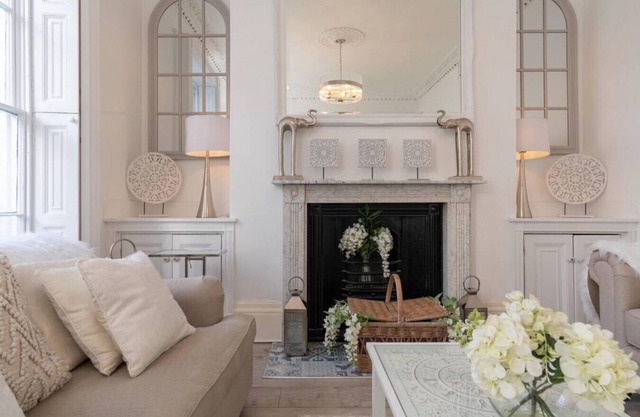 Gloucester Place Townhouse + Hot Tub!