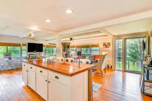 Gloversville Getaway with Grill 5 Mi to Water!
