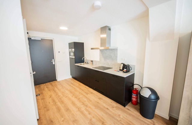 Glowing serviced studio apartment 42m2 -PRH13G-