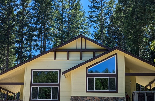 Gnome Home: Cozy duplex studio apartment with AC, WiFi, in peaceful Packwood