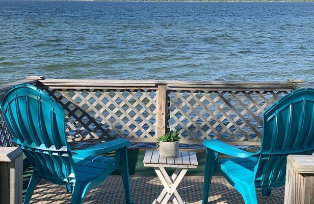 Gehen Sie BearFoot und entspannen Sie sich auf Hubbard Lk - Lazy Bear Cabin