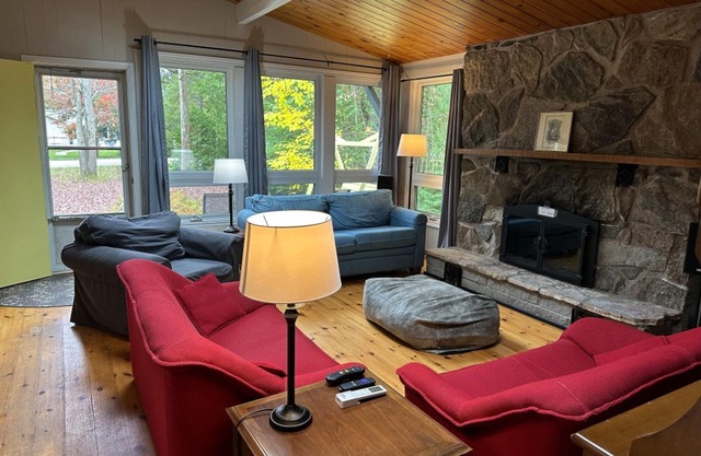 Gobles Grove - Three Bedroom, 1 Bathroom Bungalow