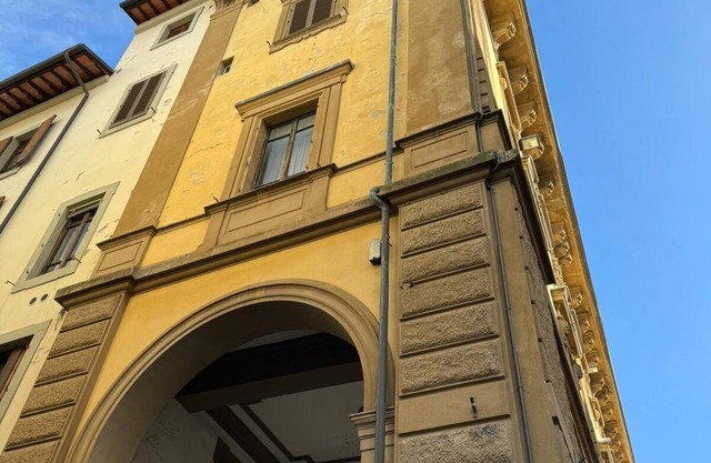 Goditi una vacanza all'insegna dello stile nel centro storico di Arezzo.