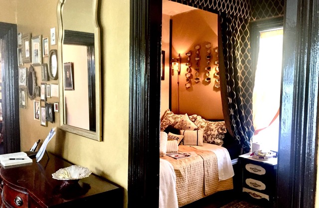 Gehen Sie zu allem Gold Room Historic House